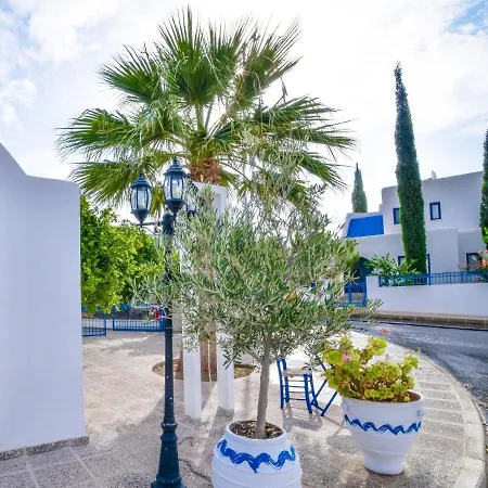 فيلة Azzurro Holiday Villas *