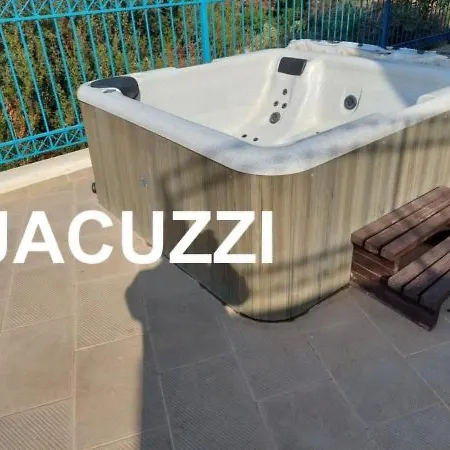فيلة Azzurro Holiday Villas بييا