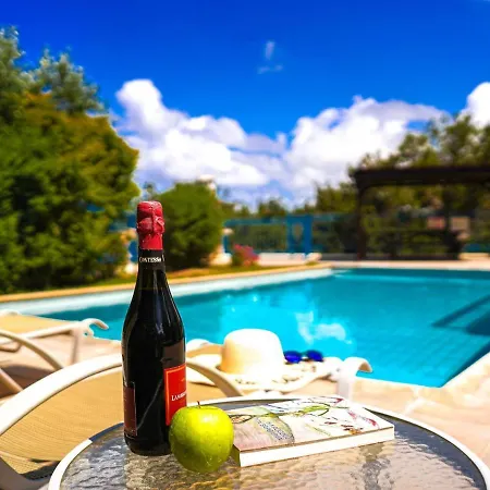 فيلة Azzurro Holiday Villas