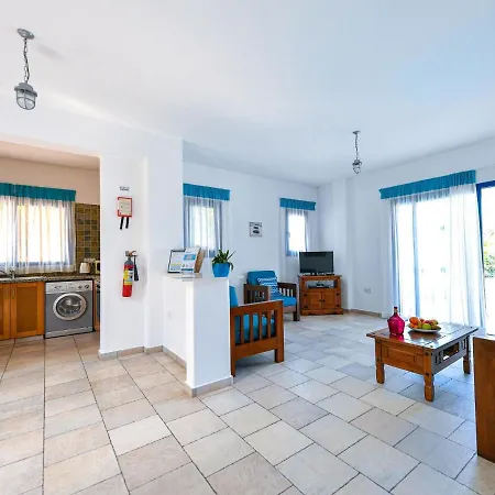 Azzurro Holiday Villas Vilă Peyia