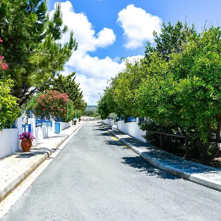 Azzurro Holiday Villas *